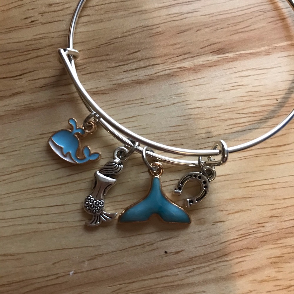 Charm bracelet